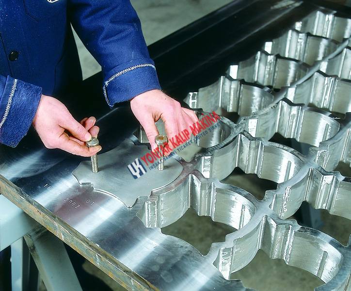 Формы для производства бетонных элементов мощения