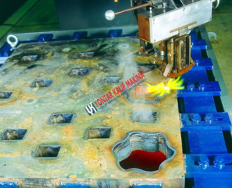 المكائن والمعدات المساعدة